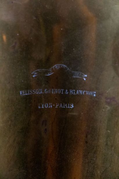 null PELISSON GUINOT BLANCHON

Tuba à 3 piston en cuivre 

L_69 cm , enfoncements...
