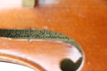 null Violon d' Amédée DIEUDONNE, fait à Mirecourt en 1941.

Violon d'après Antonio...