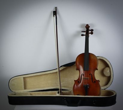 null Violon Mirecourt, d'après un modèle de Stradivarius.

Début du XXème siècle.

L_35,9...