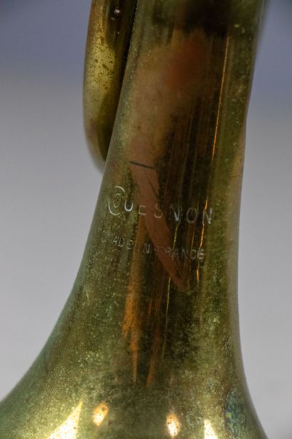 null COUESNON.

Clairon, dans sa sacoche.

L_53 cm , Embouchure manquante.