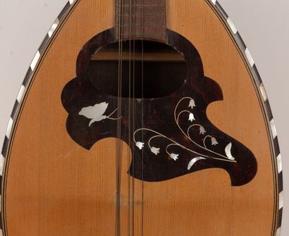 null Mandoline à fond plat portant l'étiquette F.RENOUX, luthier à Bourges.

L_63.5...