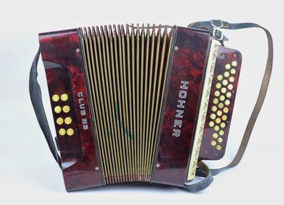 null HOHNER

Accordéon diatonique modèle Club III B de couleur rouge marbré. 

Dans...