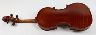 null Violon d' Amédée DIEUDONNE, fait à Mirecourt en 1941.

Violon d'après Antonio...