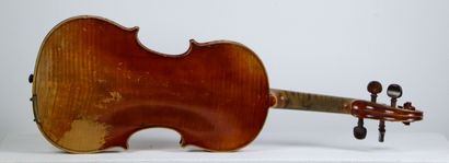 null Violon Mirecourt, d'après un modèle de Stradivarius.

Début du XXème siècle.

L_35,9...