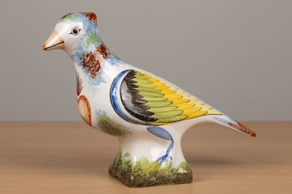 null NEVERS, Gérard MONTAGNON.
Pigeon de faitage en faïence polychrome.
H_25,5 cm...