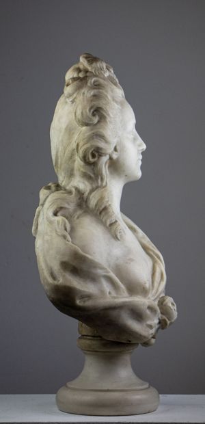 null Ecole française du XIXème siècle.
Buste de Marie-Antoinette.
Sculpture en marbre.
H_58...
