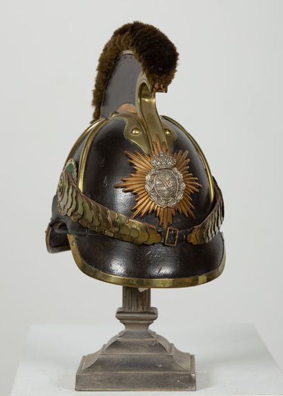 null Casque de « Reiter » saxon Modèle 1867 Troupe .
Coiffure réalisée en cuir épais...