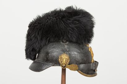 null Casque d'infanterie bavaroise Modèle 1868 Officier .
Bombe, visière et couvre-nuque...