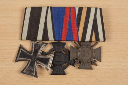 null Portée de trois médailles .
Croix de fer 1914 ; médaille de Hindenburg ; médaille...