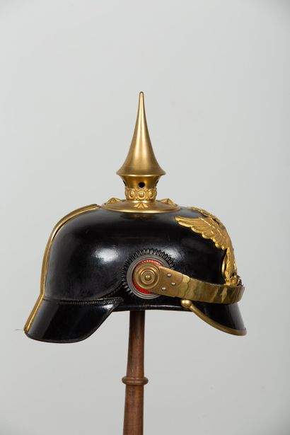 null Casque d'infanterie badoise Modèle 1871-1899 Officier.
Casque en cuir verni...