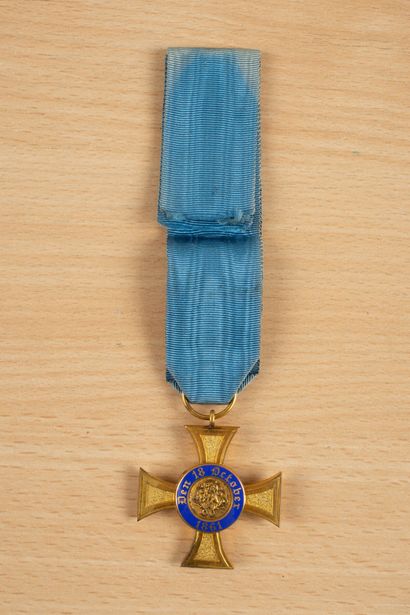 null Ordre de la Croix - 4° classe .
Ordre de la Croix - 4° classe, avec son ruban....