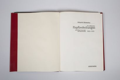 null Kopfbedeckungen 1869-1919 .
Ouvrage sur les casques à pointe par Walter Wannenwetsch...