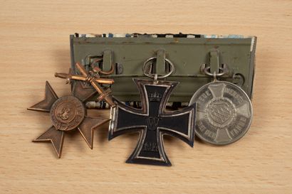 null Portée de trois médailles .
Croix du combattant de Bavière ; croix de fer 1914...