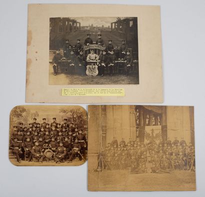 null Photos militaires .
Lot de trois photos de groupes de militaires allemands....