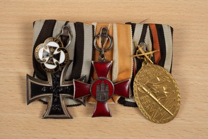 null Portée de trois médailles .
Croix de fer 1914 avec agrafe émaillée d'une croix...
