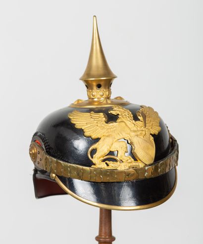 null Casque d'infanterie badoise Modèle 1871-1899 Officier.
Casque en cuir verni...