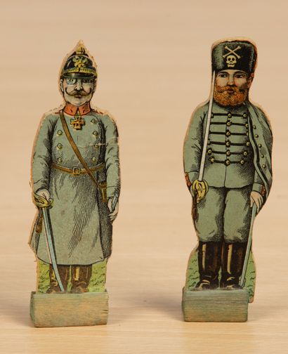 null Petits soldats .
Lot de deux petits soldats de bois, allemands. Bon état.
H_11,2...