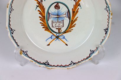 null NEVERS.
Earthenware plate with revolutionary polychrome decoration of the declaration...