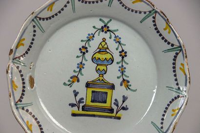 null NEVERS. 
Earthenware plate with revolutionary decoration of the tomb of Mirabeau....