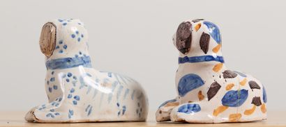 null NEVERS or NORTH.
Two earthenware inkwells, in the shape of dogs.
XVIIIth century.
L_13...