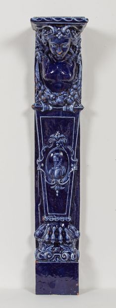 null NEVERS, Antoine MONTAGNON.
Sheath in blue enamel earthenware with fixed white...