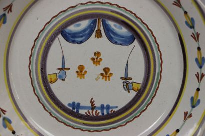 null NEVERS.
Earthenware plate with revolutionary polychrome decoration of the oath...