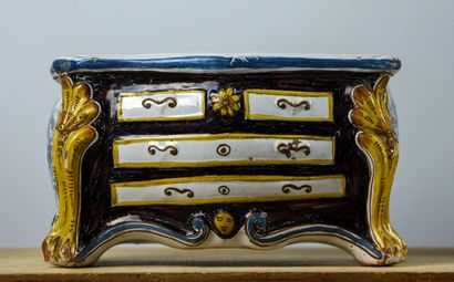 null NEVERS.
Chest of drawers in earthenware with polychrome decoration.
XVIIIth...