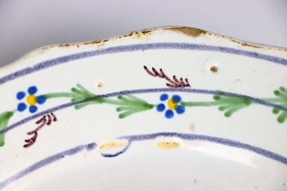 null NEVERS.
Assiette en faïence à décor polychrome révolutionnaire d'un faisceau...