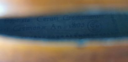 null Violon XXème siècle étiquette et marque au fer apocryphe de Ceruti.
Légère restauration.
L_...