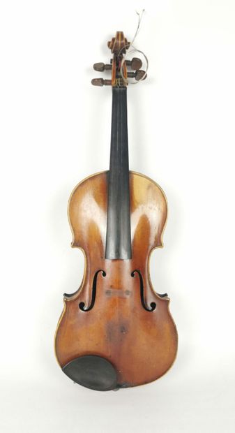 null Violin XXth century label and iron mark of Ceruti.
Slight restoration.
L_ 357...