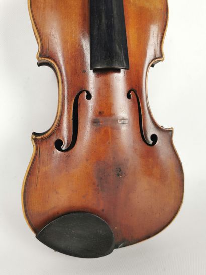 null Violin XXth century label and iron mark of Ceruti.
Slight restoration.
L_ 357...