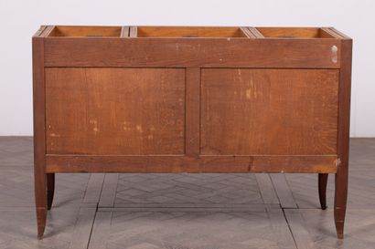 null Chest of drawers with a central projection in rosewood marquetry and ornamentation...