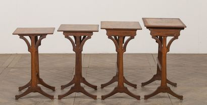 null Emile GALLE (1846-1904).
Suite de quatre tables gigogne "Bretagne" en hêtre...