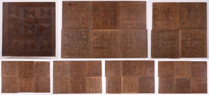 null Ensemble de 35 dalles de parquet Versailles ancien.
L_ 47.5 cm à 49 cm P_50...