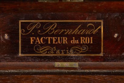 null Pierre-Antoine-Daniel BERNHARDT (active from 1824).
Upright piano in veneer...
