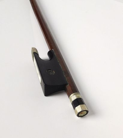 null Violin bow made of beehive wood.
BAZIN school, frog and button same period.
L_72.9...