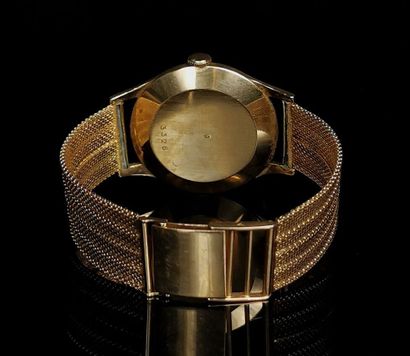 null HERMA.
Montre bracelet d'homme en or jaune, le bracelet en or.
Chiffres romains...