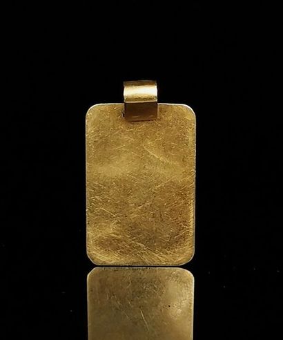 null Médaille en or jaune à décor d'un cervidé en relief.
5,45 grammes, 18K, 750...