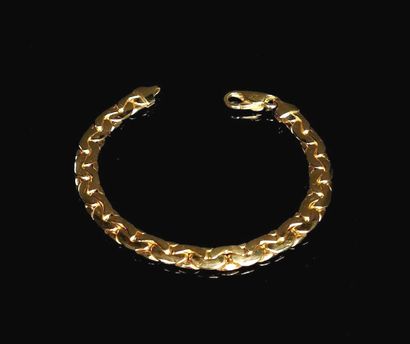 null Bracelet en or jaune à maille haricot.
L_ 18 cm.
13,48 grammes, 18K, 750°/0...