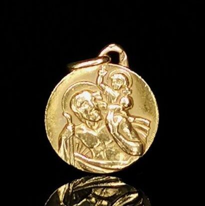 Médaille religieuse en or jaune figurant...