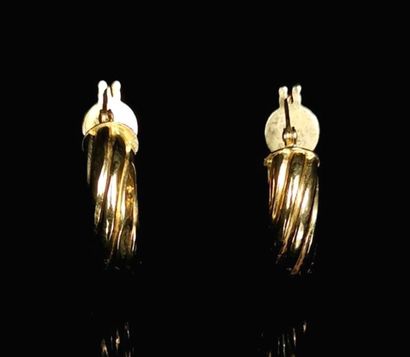 null Paire de boucles d'oreilles en or jaune.
2.28 grammes, 18K, 750°/00