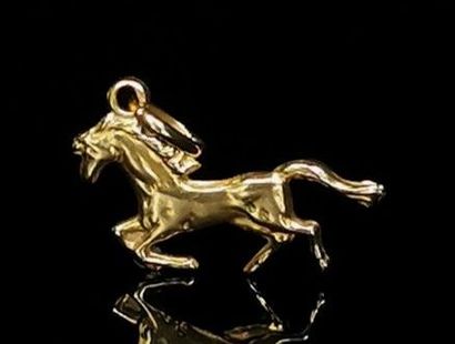 Pendentif en or jaune figurant un cheval...