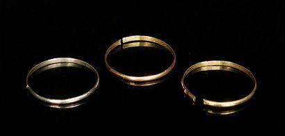 null Trois alliances anneaux en or, deux coupés.
1.66 gramme, 18K, 750°/00