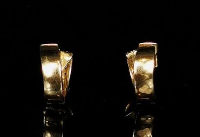 null Paire de boucles d'oreilles en or jaune ornées de diamants.
D_ 1,5cm.
Poids...