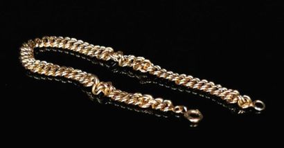 null Bracelet en or jaune à maille gourmette.
L_ 18 cm.
4.35 grammes, 18K, 750°/...