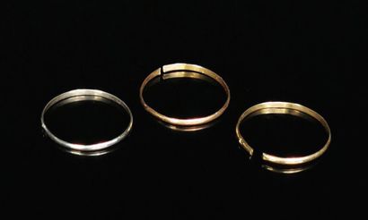 null Trois alliances anneaux en or, deux coupés.
1.66 gramme, 18K, 750°/00
