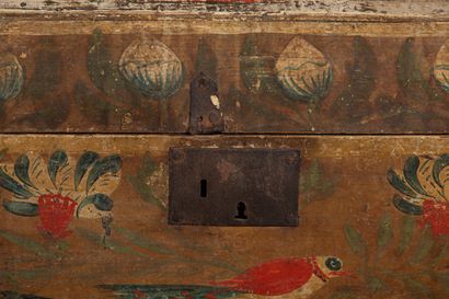 null Norman wedding chest in painted wood.
Normandy, early 19th century.
H_30 cm...