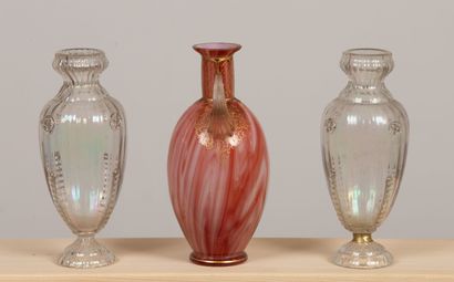 null Paire de vases en verre bulle de savon et vase en verre marbré et doré, le col...