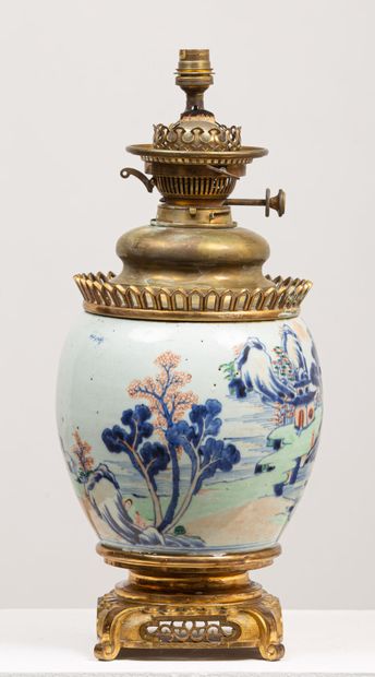 null CHINA.
Porcelain ginger pot with polychrome decoration of landscape.
XVIIIth...