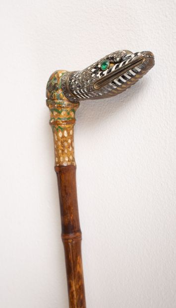 null Parasol, the grip formed by an enamelled snake with green eyes.
End of the 19th...
